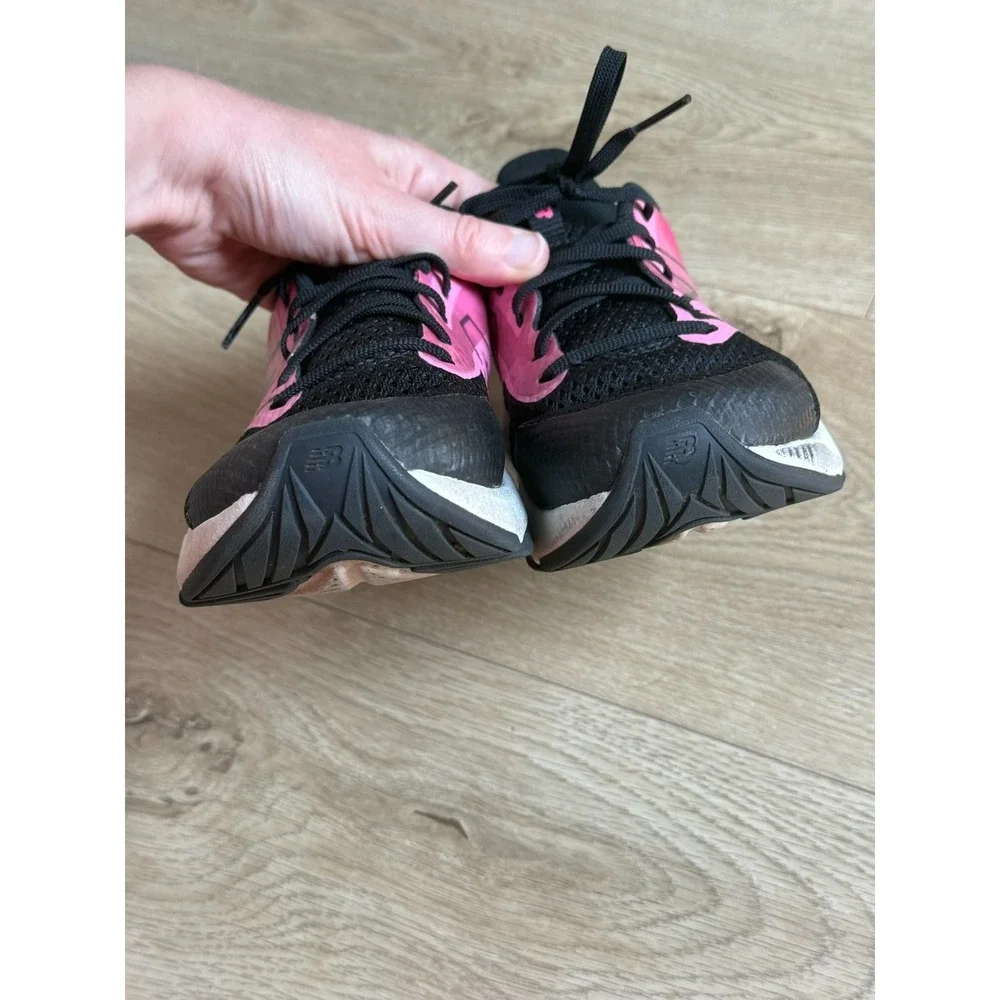 EUC Girls Shoes New Balance Kids Rave Run v2 (Big Kid) Pink and Black Size 1.5